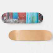 Skateboard Mur, porte et fenêtre rouge, bleu et gris (Horz)