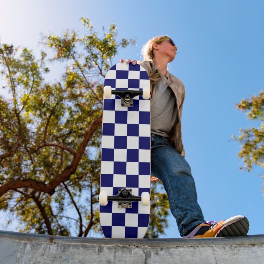 Skateboard Navy Blue and White Checkerboard Pattern (Extérieur 1)