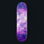 Skateboard Nébuleuse de l'espace étoilé Turquoise<br><div class="desc">Ce design majestueux et cool est parfait pour la femme bohème. Il présente un motif rose vif, bleu et vert étoilé turquoise. C'est unique, artistique, joli et beau ! ***CONCEPTION IMPORTANTE NOTE : Pour toute demande de conception personnalisée, telle que les demandes de produit correspondant, les modifications de couleur, les...</div>