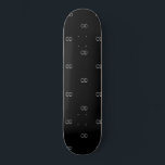 Skateboard Noir blanc initiales monogramme minimaliste<br><div class="desc">Un arrière - plan noir élégant décoré avec vos parties de monogramme comme un motif. Lettres blanches. Pour lui et elle.</div>