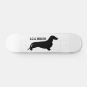 Skateboard Noir de silhouette de teckel + vos idées (Horz)