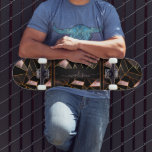 Skateboard noir, rose et or Abstrait<br><div class="desc">Planches à roulettes. Présenté dans un design abstrait noir, rose et or prêt à être personnalisé. REMARQUE : SEULEMENT CHANGER LES ZONES MODÈLES NÉCESSAIRES! 😀 Si nécessaire, vous pouvez supprimer le texte et commencer à ajouter le texte et la police que vous voulez. 📌 Si vous avez besoin d'une personnalisation...</div>