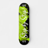 Skateboard Noir vert brossant (Devant)