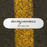 Skateboard Nom de la calligraphie personnalisée de la meilleu<br><div class="desc">Célébrez les mamans spéciales de votre vie avec notre design personnalisé Best Mom Ever Calligraphy Name, parfait pour la fête des mères, les anniversaires, ou toute occasion de montrer votre amour. Ce cadeau élégant et personnalisable est idéal pour toutes les mamans, qu’elles soient la meilleure maman au monde, maman-chien, maman-chat...</div>