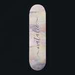 Skateboard Nom initial de la parties scintillant rose pourpre<br><div class="desc">Parties scintillant rose violet de fille scintillent initiale nom personnalisé cornhole. Belle illustration aquarelle,  un cadeau idéal d'anniversaire ou de Noël. ascenseur parfait pour votre amie de golfeuse ou parent.</div>