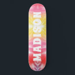 Skateboard Nom personnalisé personnalisé cool Girly Tie Dye<br><div class="desc">Cool Girly Tie Dye Personnalisé Nom Skateboard présente votre nom personnalisé dans la typographie blanche moderne sur arrière - plan de teinture rose et jaune cravate. Personnalisez en modifiant le texte dans la zone de texte fournie. Offrez un cadeau sur mesure, un skateboard personnalisé à votre skateboarder préféré pour Noël,...</div>