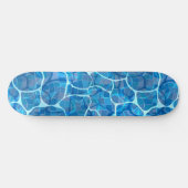 Skateboard Ondes Sur Une Surface D'Eau Bleue Dans Un Pool Réf (Horz)