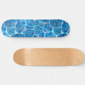 Skateboard Ondes Sur Une Surface D'Eau Bleue Dans Un Pool Réf (Horz)