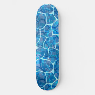 Skateboard Ondes Sur Une Surface D'Eau Bleue Dans Un Pool Réf