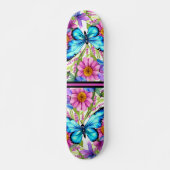 Skateboard Papillon bleu dans un champ de fleurs (Devant)