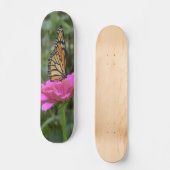 Skateboard Papillon Monarque sur une jolie fleur rose Zinnia (Recto)