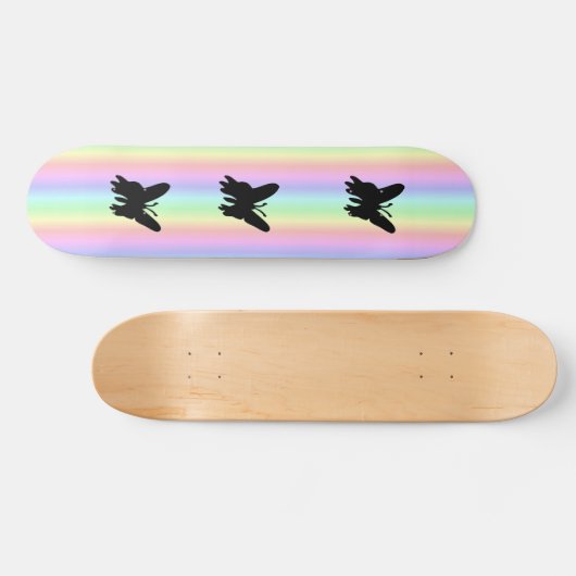 Skateboard Papillon noir sur arc-en-ciel (Horz)