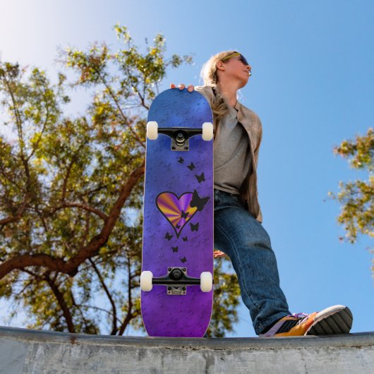 Skateboard Papillon noir sur Rainbow Heart (Extérieur 1)