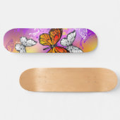 Skateboard Papillons Monarque sur Arrière - plan pourpre (Horz)