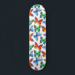 Skateboard Papillons sur blanc & nom ou texte<br><div class="desc">Laissez-vous tenter par ces papillons uniques sur un skateboard à imprimé blanc. Complétez avec votre nom ou votre texte.</div>