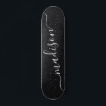 Skateboard Parties scintillant noire Shimmer Personnalisé Nom<br><div class="desc">Black Parties scintillant Shimmer Personnalisé Nom Skateboard dispose d'un projecteur de parties scintillant noire moderne avec votre nom personnalisé au centre. Conçu par ©Evco Studio www.zazzle.com/store/evcostudio</div>