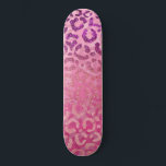 Skateboard Parties scintillant violet rose léopard Poster de<br><div class="desc">Cette motif chic et glamour est parfaite pour une fille branchée et élégante. Il présente un dégradé empreinte de léopard de parties scintillant brillant imbriqué violet à rose sur le dessus de fuchsia à lilas cheetah print ombre. C'est unique, élégant, joli, féminin, cool. ***REMARQUE IMPORTANTE DE CONCEPTION : Pour toute...</div>