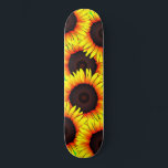 Skateboard Patinage d'été sur les tournesols<br><div class="desc">Fleurs de soleil Art</div>