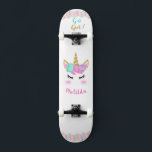 Skateboard Patinage Unicorn pour fille<br><div class="desc">Faites de ce skateboard Unicorn doux votre propre en ajoutant votre texte. Pour accéder aux outils d'édition avancée sur Zazzle, veuillez aller à "Personnaliser ce modèle" et cliquer sur "Détails", faire défiler et appuyer sur le lien "cliquer pour customiser plus loin". Idée cadeau pour les Filles qui aiment les licornes!...</div>