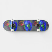 Skateboard Pavot bleu, fleur abstraite bleue (Horz)