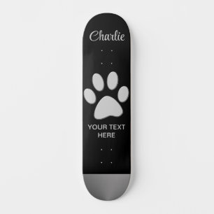 Skateboard Paw Chien Argent sur arrière - plan noir