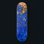 Skateboard Peinture acrylique bleu or jaune d'Artsy Cobalt<br><div class="desc">Cette peinture moderne et cool conviendra parfaitement à une personne branchée et branchée. Il présente un design abstrait acrylique bleu cobalt peint à la main et jaune doré. C'est unique, artistique et contemporain.***IMPORTANT REMARQUE DE CONCEPTION : Pour toute demande de conception personnalisée comme les demandes de produit assorties, les changements...</div>