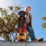 Skateboard personnalisé avec conception Flames<br><div class="desc">Offrez un cadeau spécial au pensionnaire dans votre vie avec ce skateboard personnalisé avec un design de flammes ultra cool. Le design vous permet d'entrer n'importe quel nom.</div>
