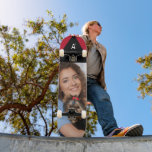 Skateboard Personnaliser le monogramme photo personnalisé<br><div class="desc">Photo personnalisée Monogramme Personnaliser Skateboard est idéal pour toute personne qui aime son skateboard. Il a un design moderne que vous pouvez personnaliser avec votre photo et initiale. Vous pouvez aussi offrir un cadeau aux personnes spéciales de votre vie avec leur photo ou leur image. Personnalisez-le.</div>