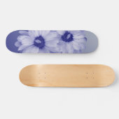 Skateboard pétales bleus tordus (Horz)
