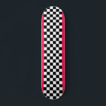 Skateboard Pink et damier vif<br><div class="desc">Un motif classique en damier noir et blanc,  avec un peu de rose vif.</div>