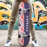 Skateboard Pink violet rétro moderne Abstrait marbre torse<br><div class="desc">Venez vous rendre au parc de patinage avec notre skateboard en marbre Abstrait moderne rose et violet ! Ce design accrocheur présente des motifs tourbillonnants dans les tons rose et violet, inspirés de l'art abstrait rétro et moderne. Parfait pour les skateurs amateurs de design unique et artistique, cette planche combine...</div>