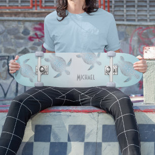 Skateboard Plage de tortues argentées Style Monogram Côté