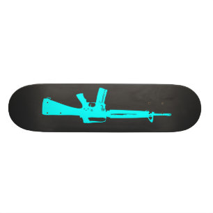 Skateboard Planche à roulettes bleue de fusil d'assaut