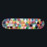 Skateboard Planche à roulettes modelée géométrique colorée<br><div class="desc">Cette planche à roulettes modelée géométrique colorée est aussi audacieuse que vous êtes. La conception est réminiscente de scruter par un kaléidoscope. Cette conception en contient chaque couleur de l'arc-en-ciel,  et puis !</div>