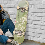 Skateboard Planche à roulettes personnalisée Vert clair Fleur<br><div class="desc">Skateboard personnalisé vert clair Fleurs blanches. ♥ Customisez-le avec votre nom à l'aide des champs modèle. ♥ Si vous souhaitez modifier le style de police, la couleur ou le placement du texte, cliquez simplement sur le bouton "Customiser plus loin". Vous pouvez également modifier la couleur de l'arrière - plan. ♥...</div>