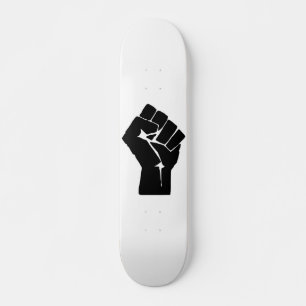 Skateboard Poing noir levé - Manifestation de résistance