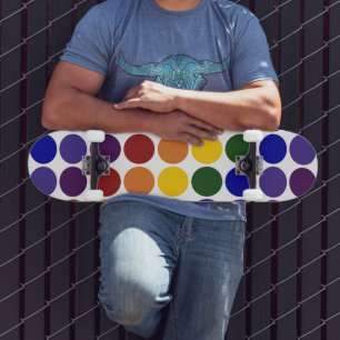 Skateboard Pois arc-en-ciel en blanc