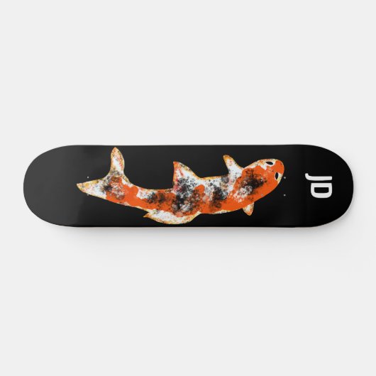 Skateboard Poisson Koi sur initiales personnalisées noires (Horz)