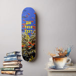 Skateboard Poissons tropicaux dans Océan Coral Reef Bleu Mer<br><div class="desc">Un océan bleu vivant avec l'école de poisson sur votre skateboard. Profitez du patinage sur cette belle planche qui porte toute la vie marine à votre porte. L'illustration présente du poisson orange, des récifs coralliens, des eaux tropicales. "Ajoutez votre texte" pour customiser le skateboard ou vous pouvez le supprimer pour...</div>