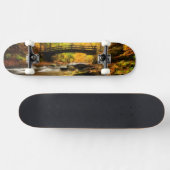 Skateboard Pont en bois et crique dans l'automne (Horz)
