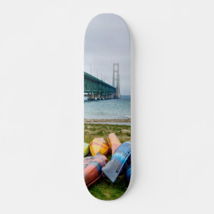 Skateboard Pont Mackinac Et Canoës