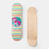 Skateboard Pony rose ; Bright Rainbow Strips (Recto)