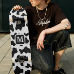 Skateboard Poster de animal de vache tacheté noir et blanc Mo<br><div class="desc">La vache noire et blanche cache le skateboard poster de animal avec une lettre monogramme. Conception Unisex pour les hommes et les femmes. Convient aux enfants et aux adultes. Idéal pour les cowboy / cowgirl country thèmes de ferme.</div>
