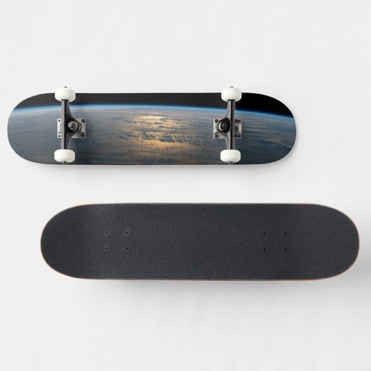 Skateboard Poutres Sunglint Au Large D'Un Pacifique Sud En Pa (Horz)
