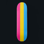 Skateboard Pride transexuelle (drapeau panaché)<br><div class="desc">Cette conception comprend le drapeau de la fierté Pansexual, qui a été conçu comme un symbole pour représenter la communauté pansexuelle. Il est similaire au drapeau de la communauté LGBT arc-en-ciel, qui est utilisé comme symbole pour les lesbiennes, gays, bisexuels, transgenres et tous les autres membres de la communauté. Le...</div>