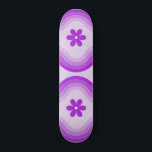 Skateboard Purple Mid-Century Floral moderne Arc-en-ciel Abst<br><div class="desc">Ce skateboard cool,  avec un motif moderne violet et fleuri du milieu du siècle et arc-en-ciel ferait un cadeau merveilleux pour quelqu'un,  qui aime tout rétro!</div>