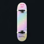 Skateboard Rainbow Girly Nom personnalisé<br><div class="desc">Rainbow skateboard avec nom et légende personnalisés Rainbow Personnalisé Skateboard CLIQUEZ SUR L'OPTION PERSONNALISER MODÈLE ET ENTREZ LE NOM. vous pouvez également personnaliser d'autres légendes. skateboard cool conçu avec des couleurs vives et pour l'arrière - plan et une licorne funky chevauchant un skateboard. Ce Skateboard est une excellente idée cadeau...</div>