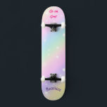Skateboard Rainbow Girly Nom personnalisé<br><div class="desc">Rainbow skateboard avec nom et légende personnalisés Rainbow Personnalisé Skateboard CLIQUEZ SUR L'OPTION PERSONNALISER MODÈLE ET ENTREZ LE NOM. vous pouvez également personnaliser d'autres légendes. skateboard cool conçu avec des couleurs vives et pour l'arrière - plan et une licorne funky chevauchant un skateboard. Ce Skateboard est une excellente idée cadeau...</div>