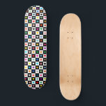 Skateboard Rainbow Heart Grid Motif<br><div class="desc">Une couverture à motif damier noir et blanc tendance avec arc-en-ciel de coeurs colorés donne à ce jeu de skateboard une ambiance amusante.</div>