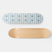 Skateboard Rayures Bleues Clair Et Fleurs (Horz)